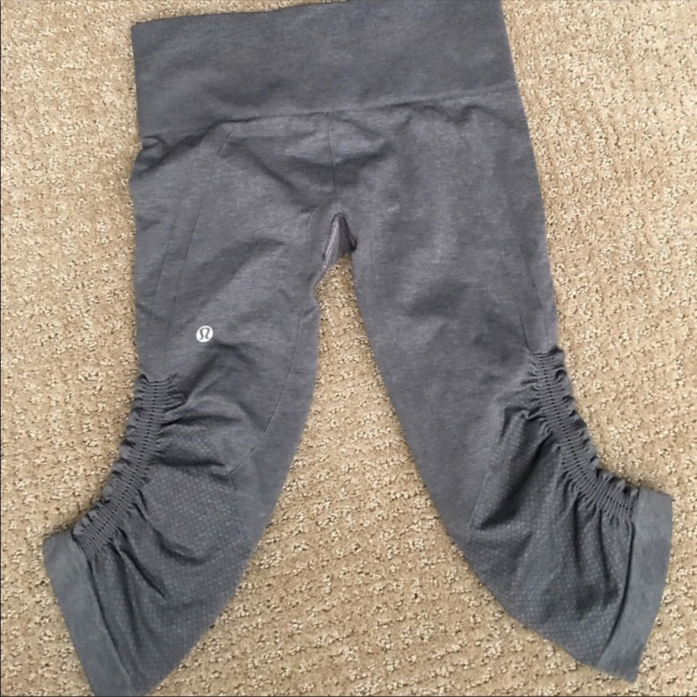 Lululemon In the Flow crops